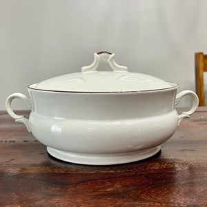 Vintage Casual Elegance Hearthside Stoneware Soup Tureen Covered Casserole 8"